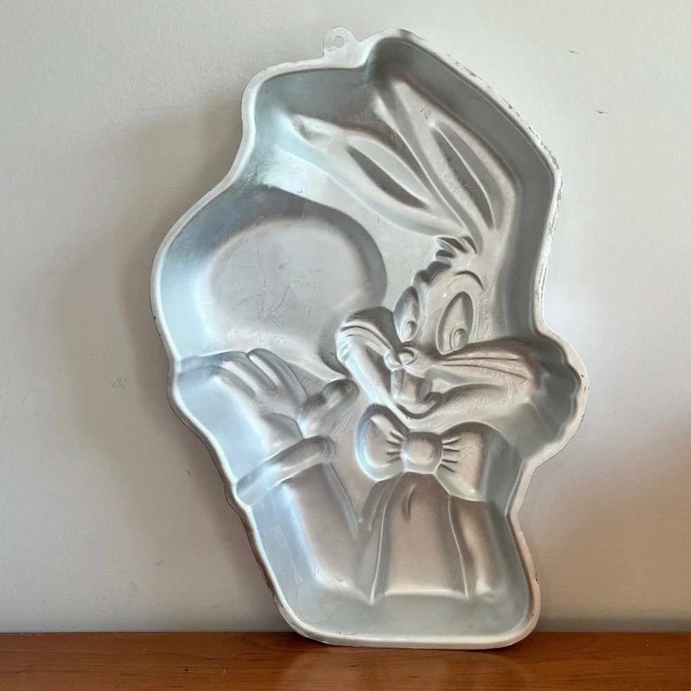 Vintage 1989 Wilton Bugs Bunny Cake Pan Looney Tunes Aluminum Mold 2105-8253